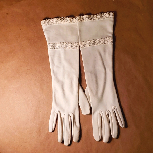 🔥3/$30🔥 Vintage White Gloves - Picture 2 of 3
